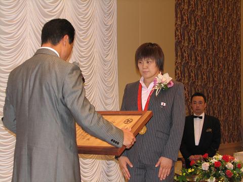 上野雅恵さん授賞式の様子の写真1