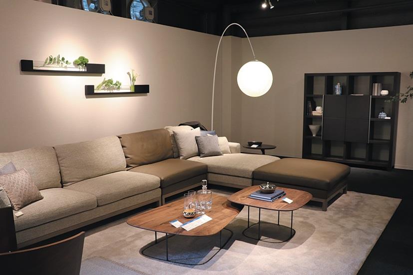 旭川デザインセンターの展示家具の写真