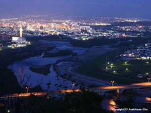 嵐山から望む旭川の夜景