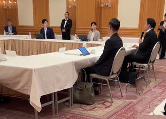 発言中の岐阜市長