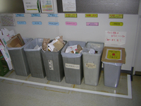 事務室内ごみ箱の写真