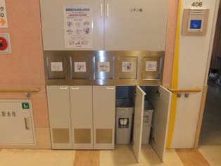 病室廊下のごみ箱の様子