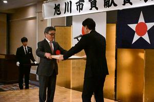 桑原氏