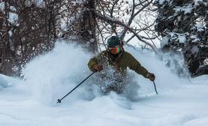 カムイスキーリンクスでスキーをする人の写真