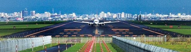 旭川空港の飛行機の写真