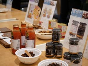 鷹栖町のトマトジュースと佃煮