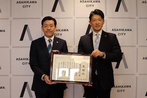 旭川ガスグループ感謝状贈呈式の様子