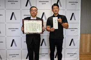 旭川信用金庫　贈呈式の様子