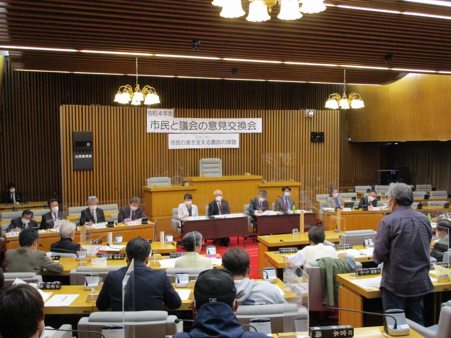 会場の様子(経済文教班)