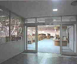 永山図書館入り口