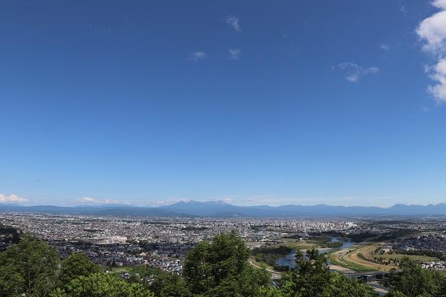 大雪山と旭川市街