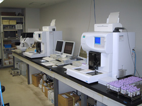 検査の機械XE-5000の写真