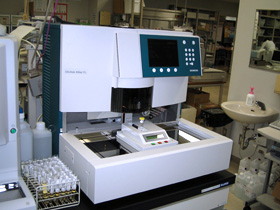 検査の機械Clinitek Atlas XLの写真
