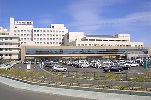 外来棟2期工事完成時の病院全景写真