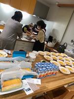 くるりんで食事を作っている風景