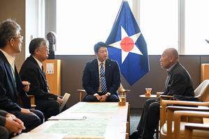 談話中