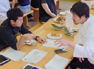 試食の様子