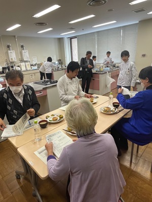 試食の様子