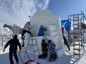 雪像制作時の様子