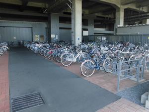 旭川駅高架下輪場内