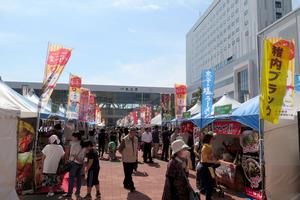 駅前広場会場の様子