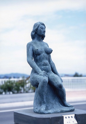 彫刻作品裸婦の写真